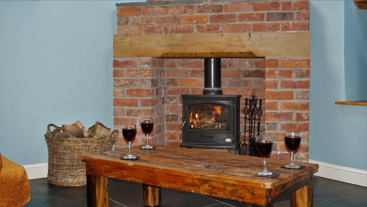Sheep Dip Cottage - 5* Cyfie Farm, With Log Burner And Private Hot Tub Llanfyllin Екстер'єр фото